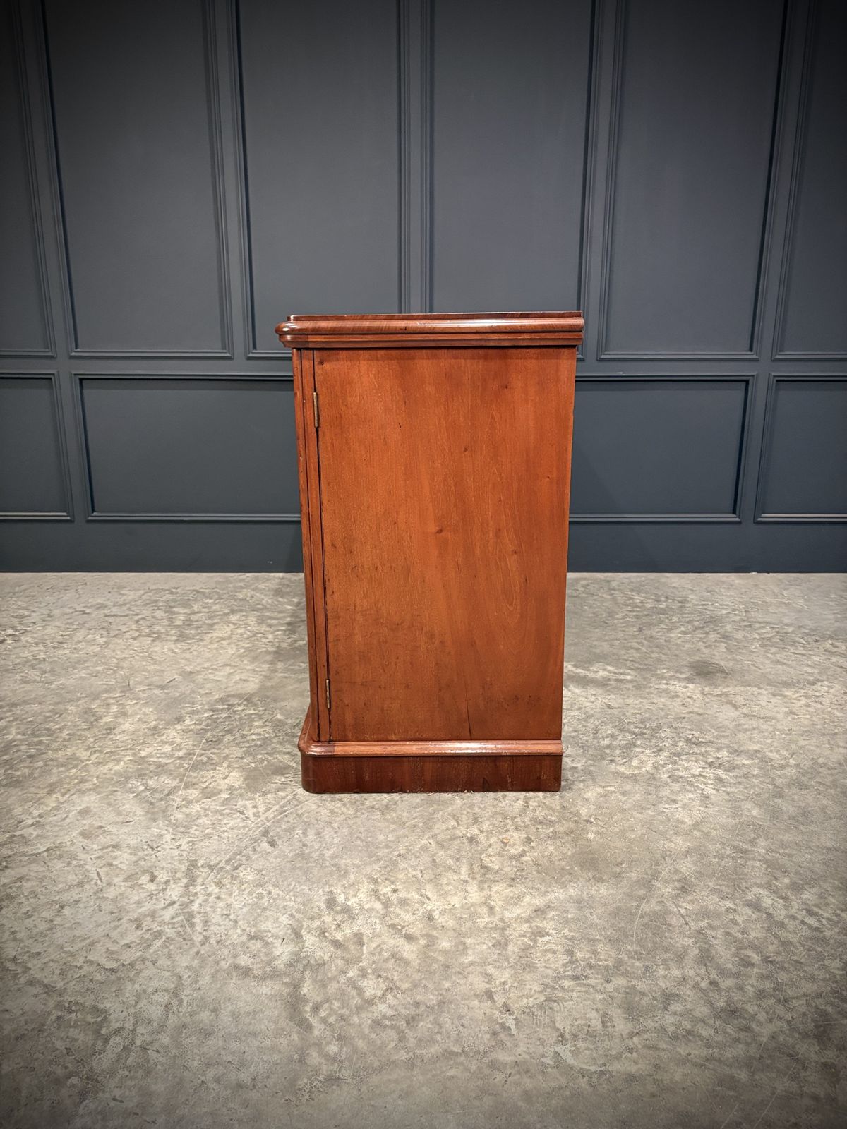 photo vinterior Victorian Mahogany Sideboard
