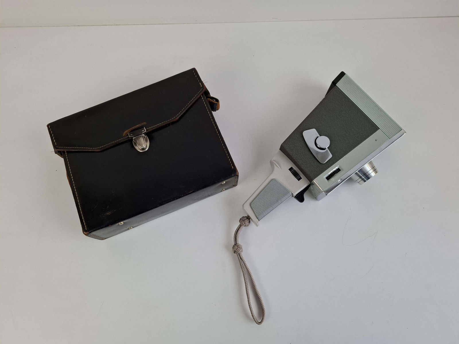photo vinterior 1960s Meopta A8g Czechoslovak Handheld Film Movie Camera With Original Case