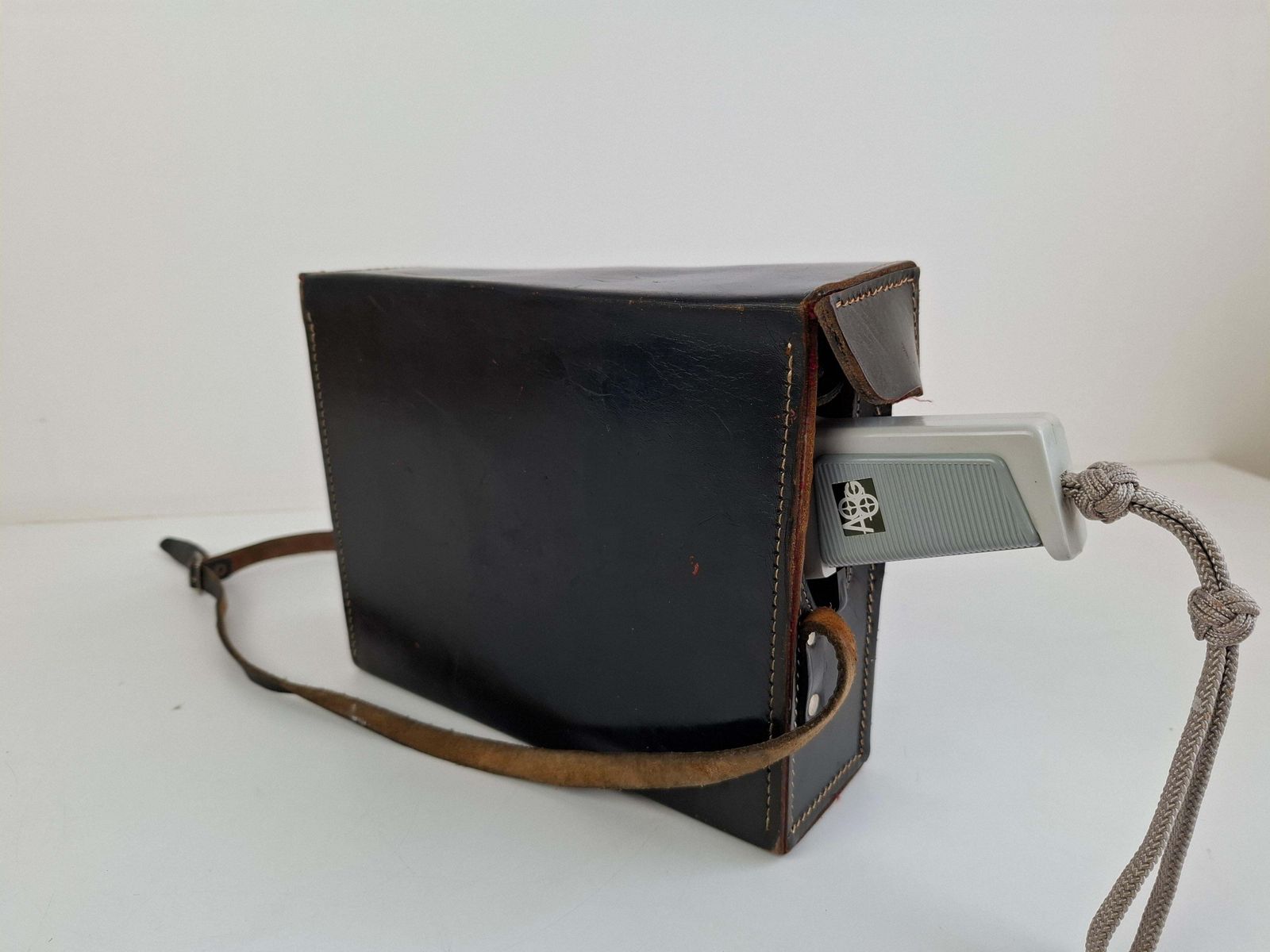 photo vintage 1960s Meopta A8g Czechoslovak Handheld Film Movie Camera With Original Case