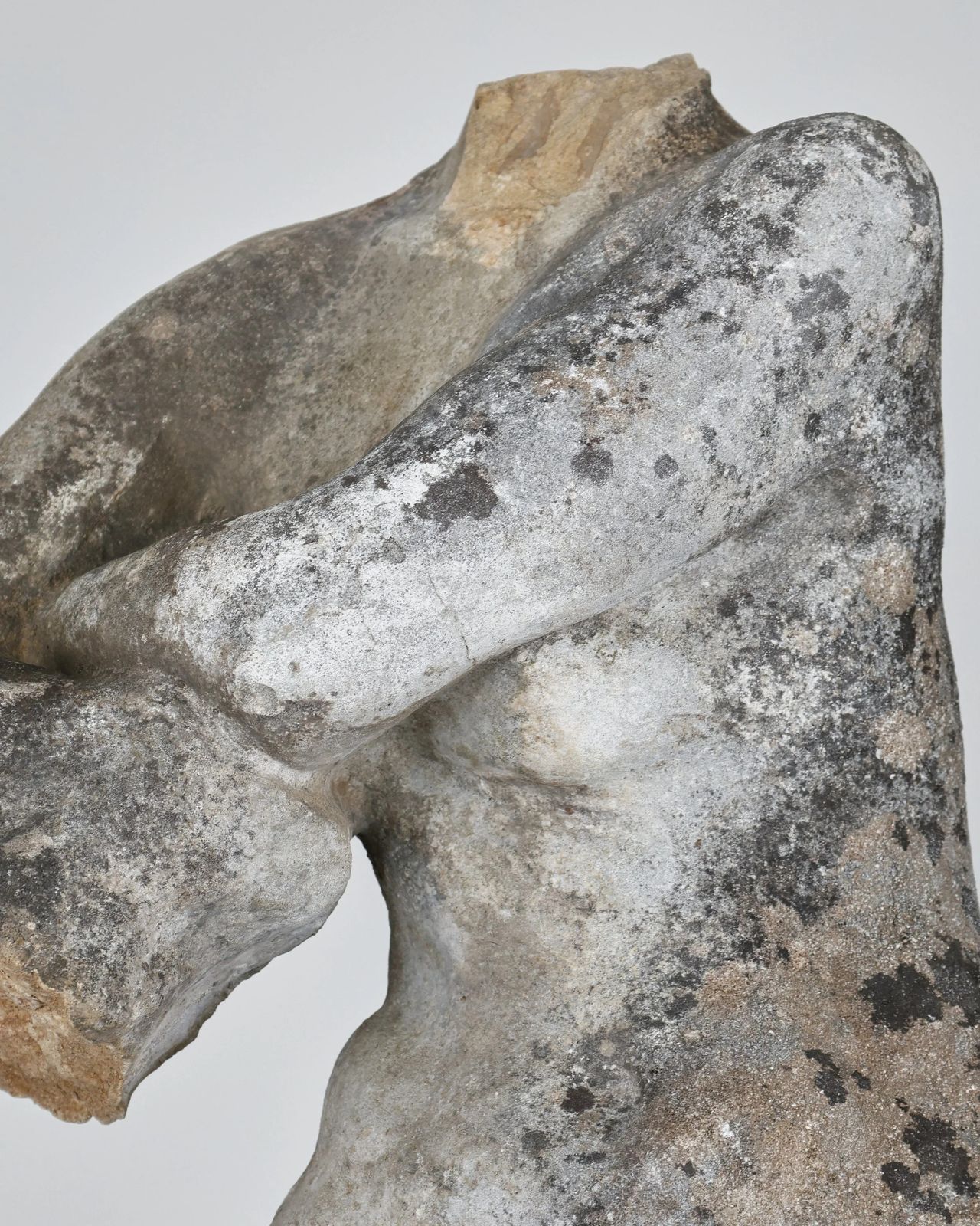 photo vinterior Incredible Catalan Life Size Stone Female Torso With Provenance