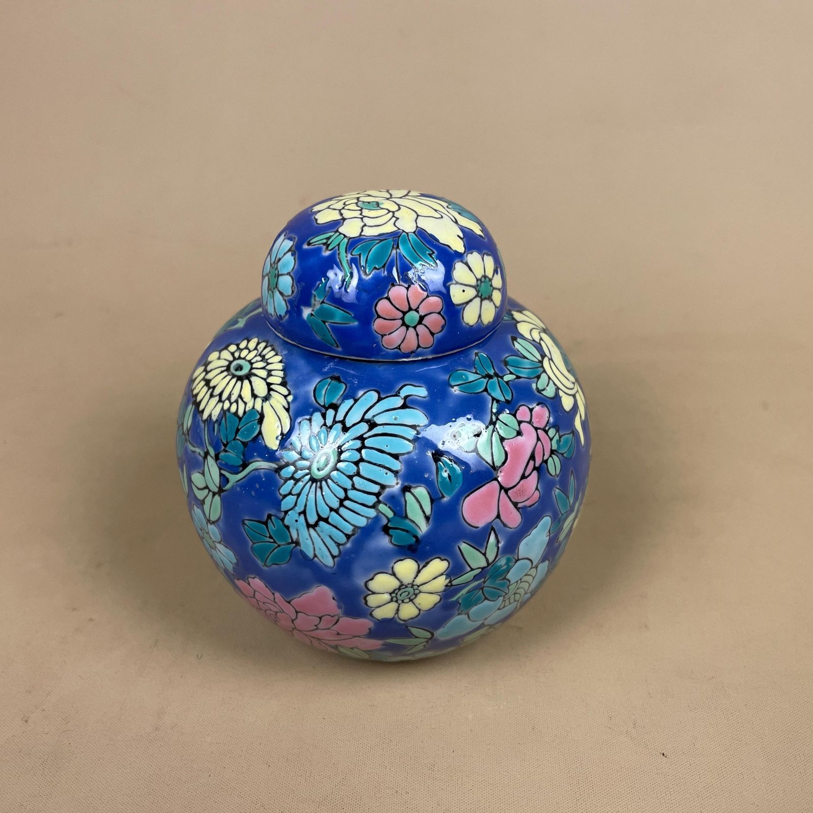Oriental Decorative Vase Ceramic Blue Yellow Floral Design Round Circle Pot Chinese Vintage Display Lidded Ginger Jar Lid Pattern Ornament photo for sale