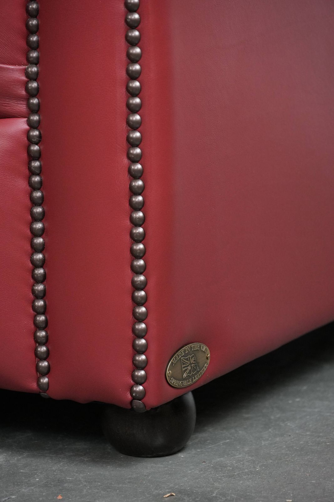Furniture Beautiful English 2.5 Seater Cowhide Chesterfield Sofa In A Stunning Red Color. photo