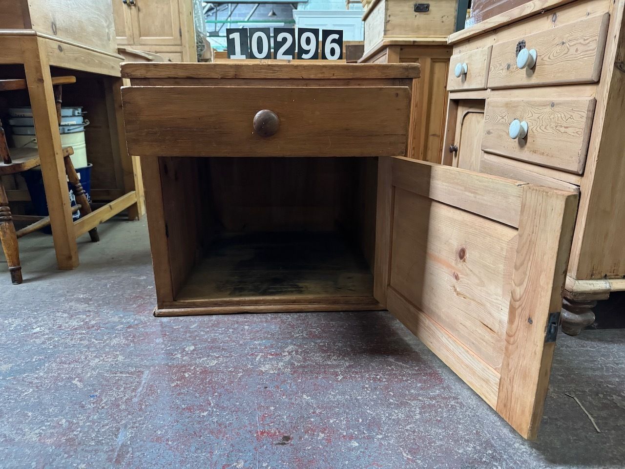Small And Deep Victorian Antique Pine Cupboard  Perfect Tv Stand! photo 395.0