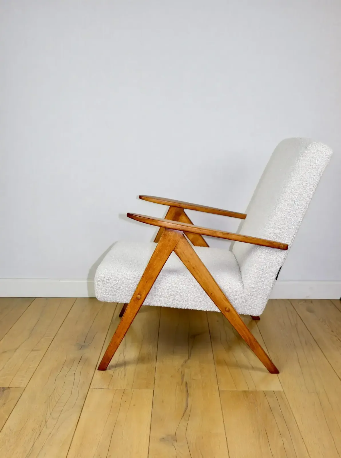 Vintage B 310 Var Armchair, White Bouclé Structure, 1970s   Natural Beech Wood photo 362.0