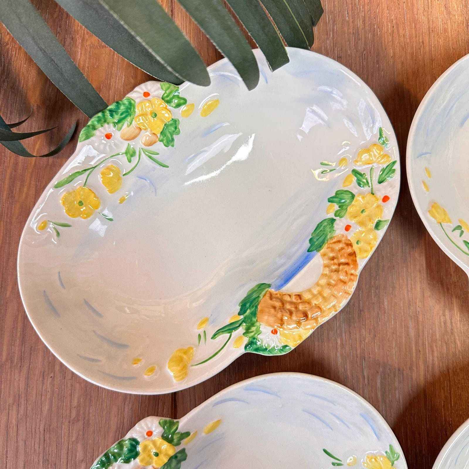 photo vinterior Set Of 6 Clarice Cliff Springtime Dishes Newport Pottery Art Deco 1930s Floral Relief