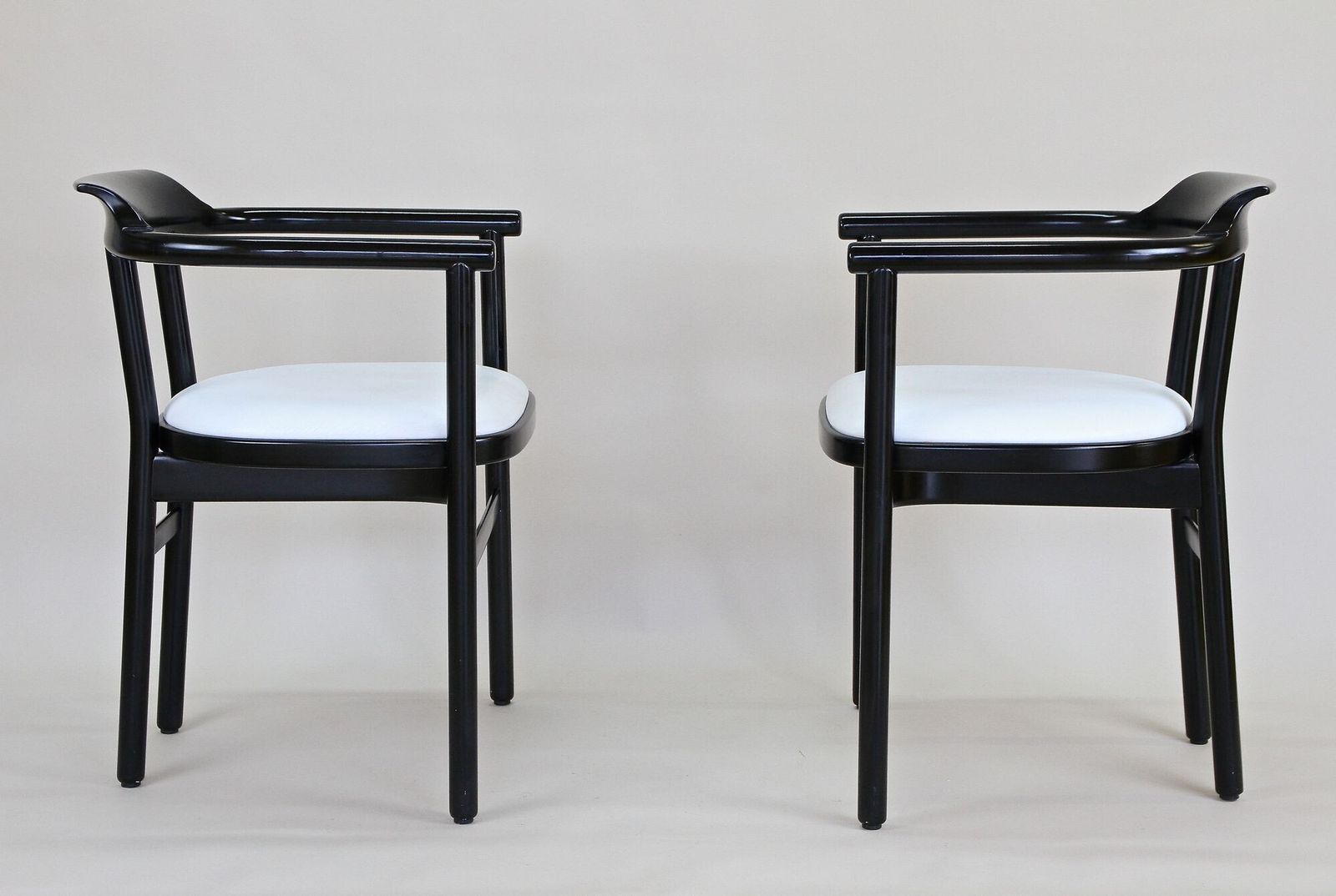 photo vintage 20th Century Contemporary Thonet Armchairs   White Leather Upholstery, At 1980s