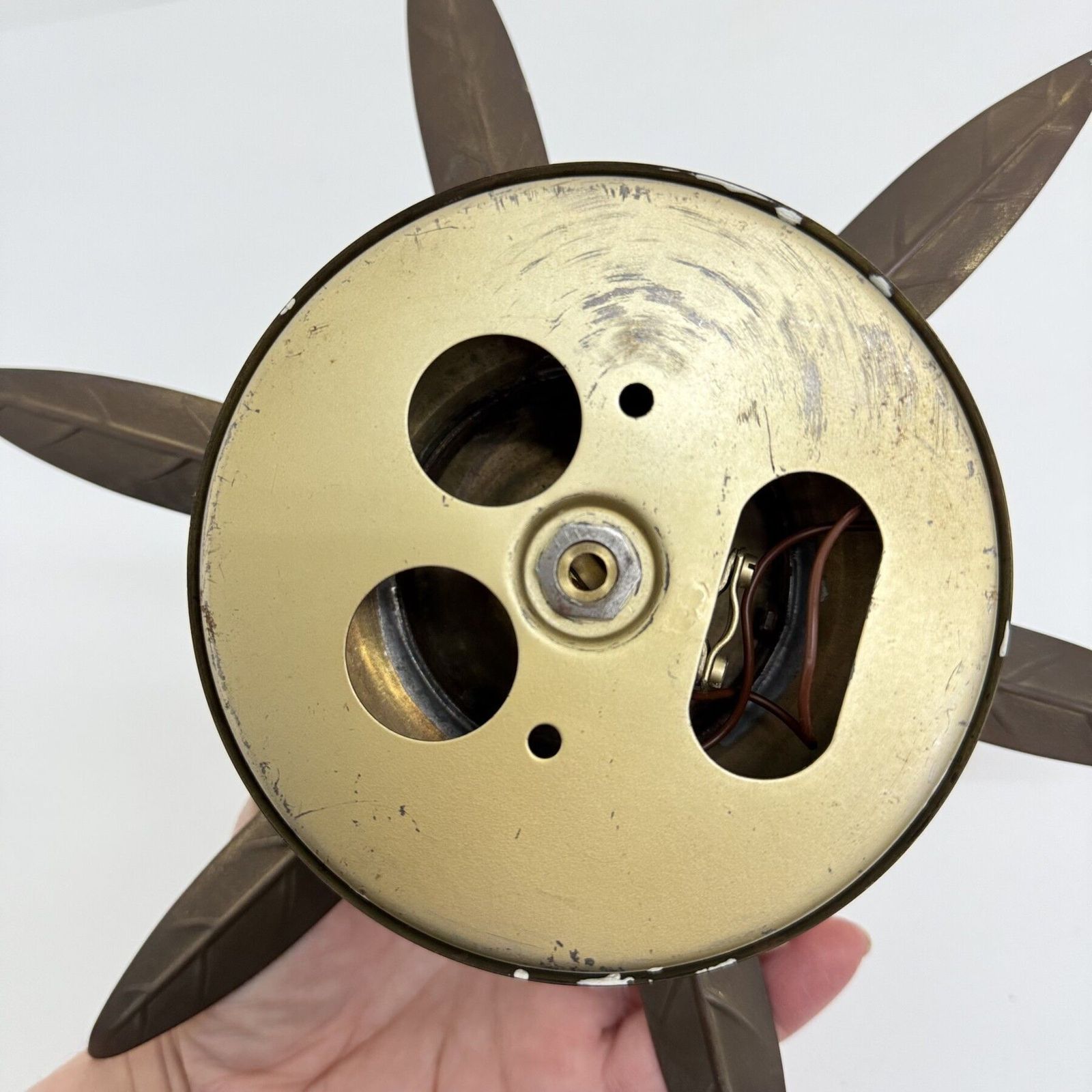 photo furniture Mid Century Wandlamp Messing Bloem, Ca. Jaren 1950