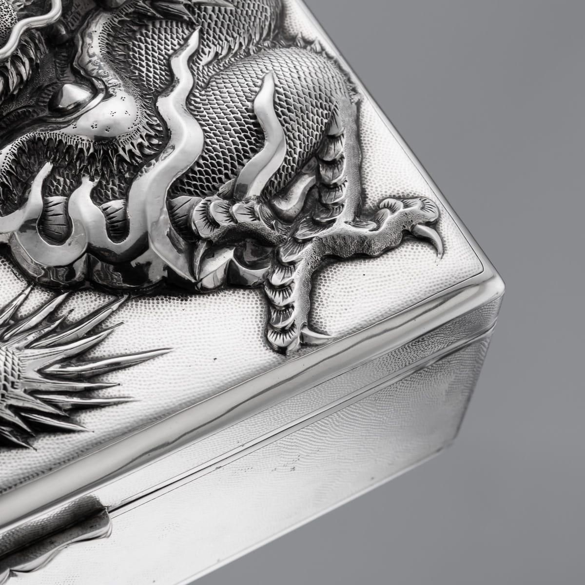 photo vinterior Antique Japanese Meiji Period Silver Humidor Box With Dragon Relief