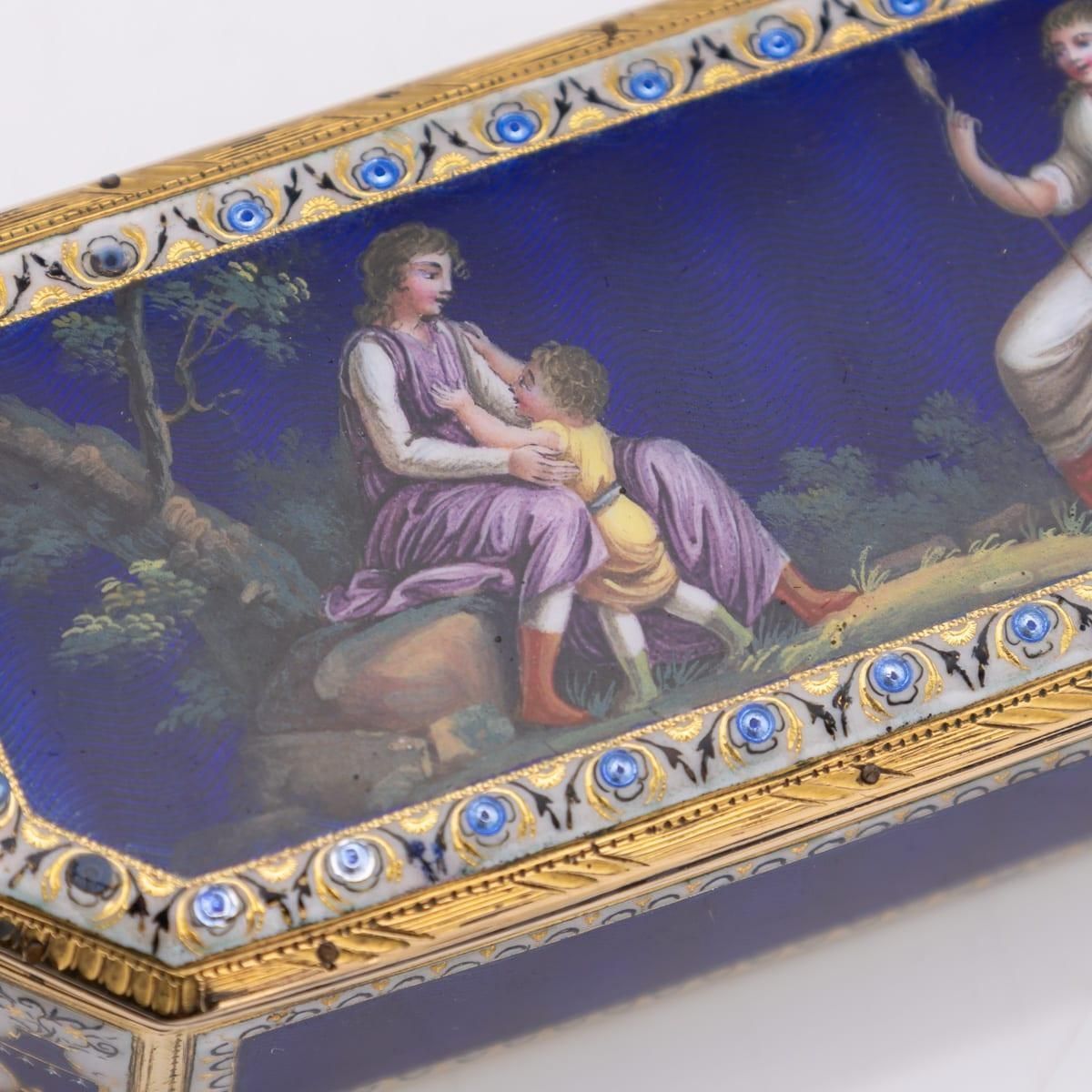 photo vinterior Antique 19th Century German 18k Gold & Enamel Snuff Box, Hanau C.1820