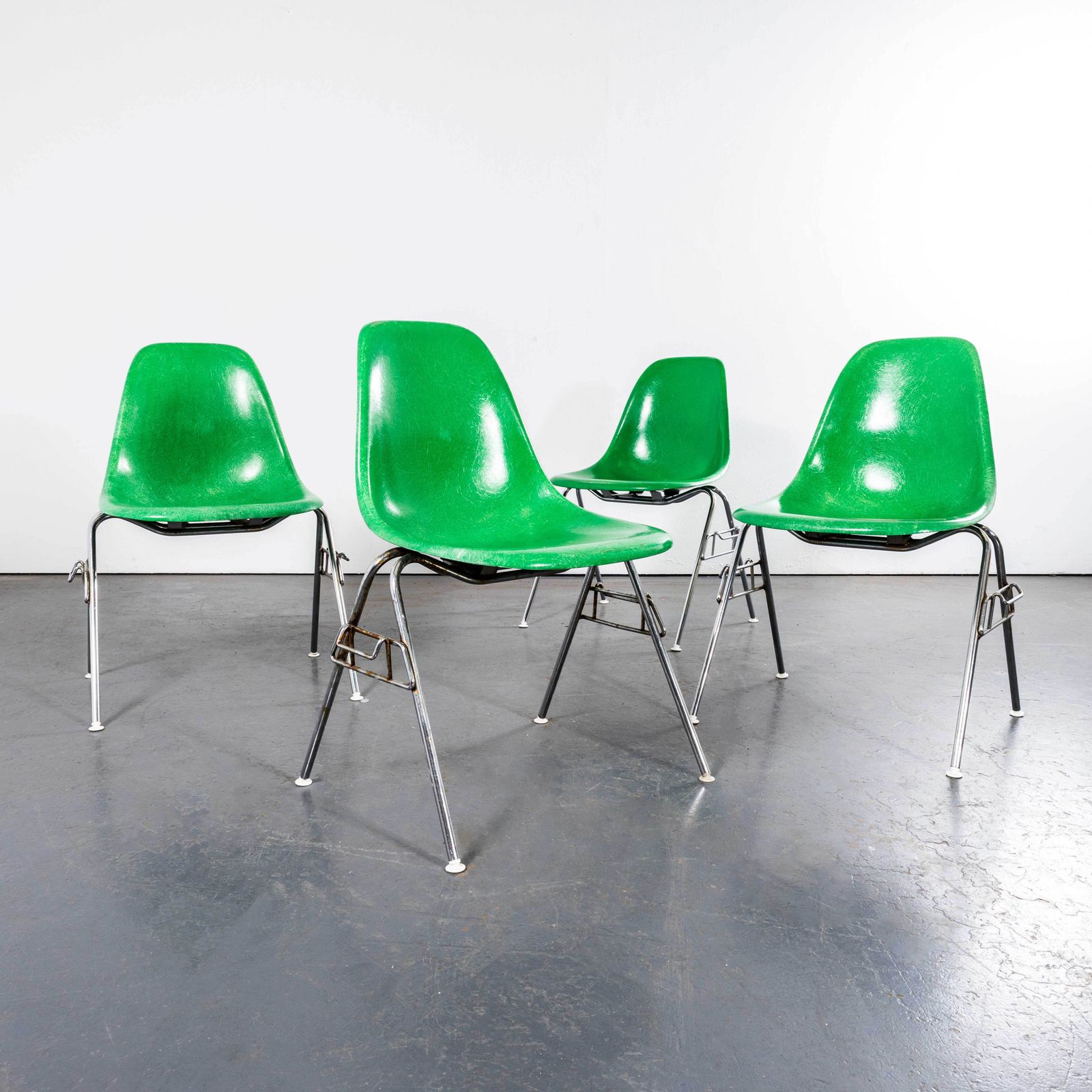 1960's Original Eames Dss Stacking Vivid Green Fibreglass Dining Chair   Set Of Four photo vinterior
