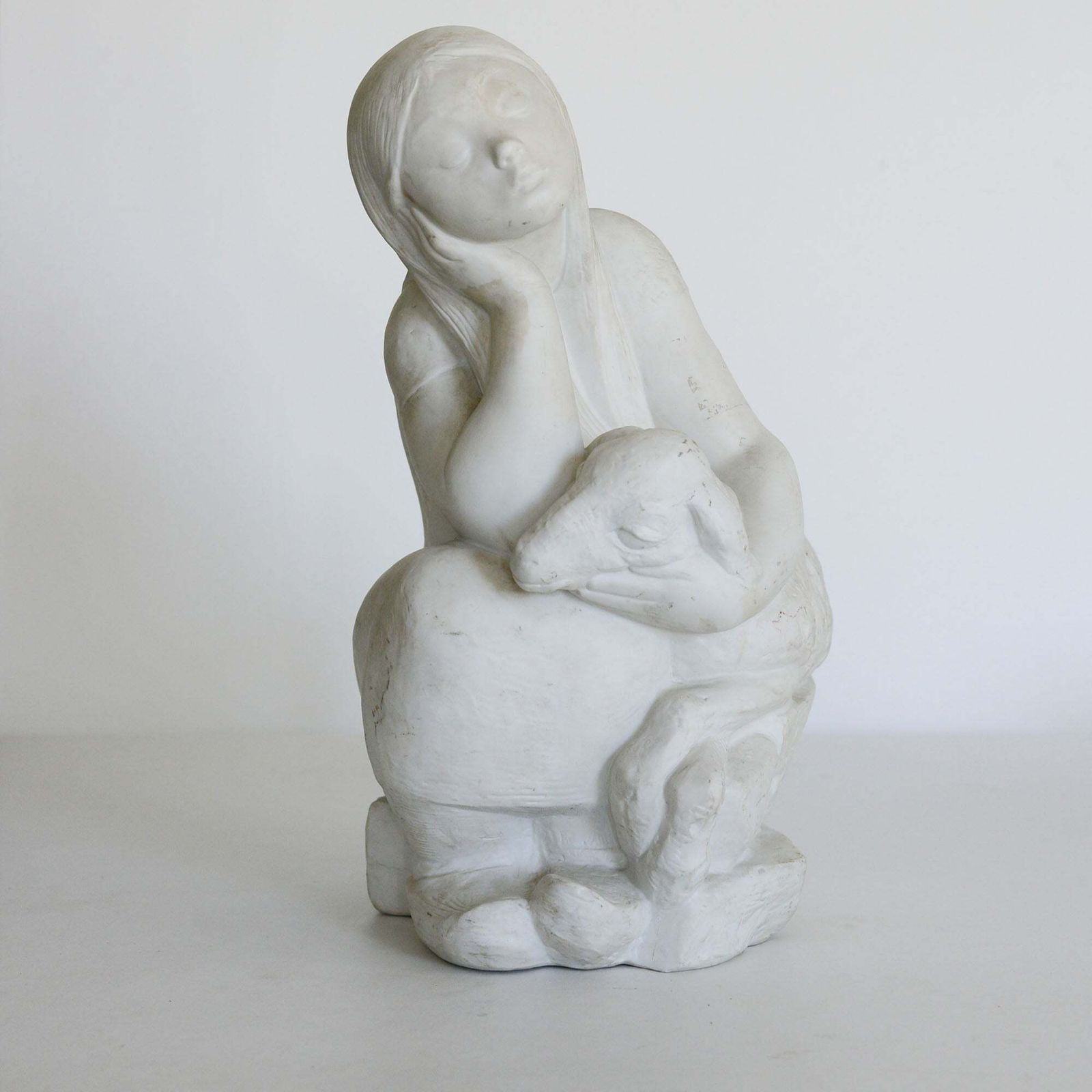 Meisje Met Lam – Parian Sculptuur – Gesigneerd photo for sale