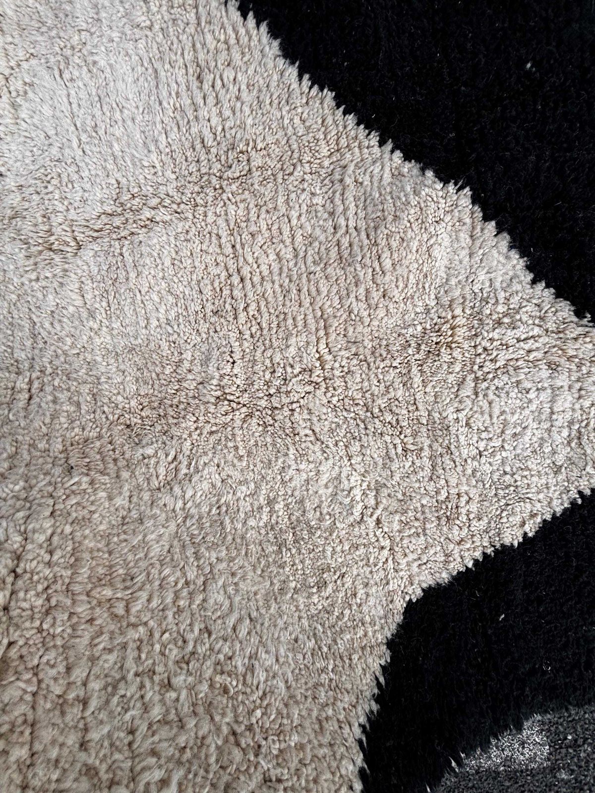 photo furniture Moroccan Mrirt Wool Rug 200x300 Cm – Handmade Berber Area Rug, Black And White Carpet, Modern Geometric Moroccan Decor