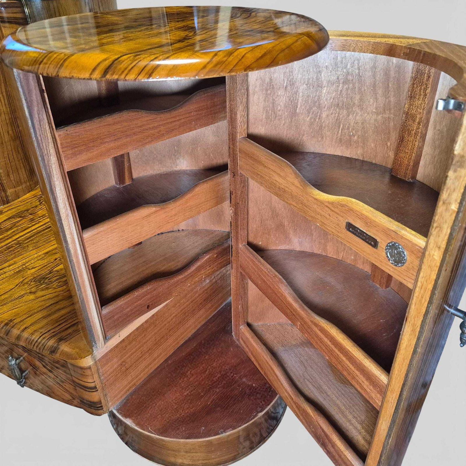 photo vintage Shrager Art Deco Burr Walnut Dressing Table Vanity With Mirror & Side Cabinets