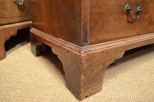 photo vinterior A George II Fruitwood / Walnut Small Chest Of Drawers.