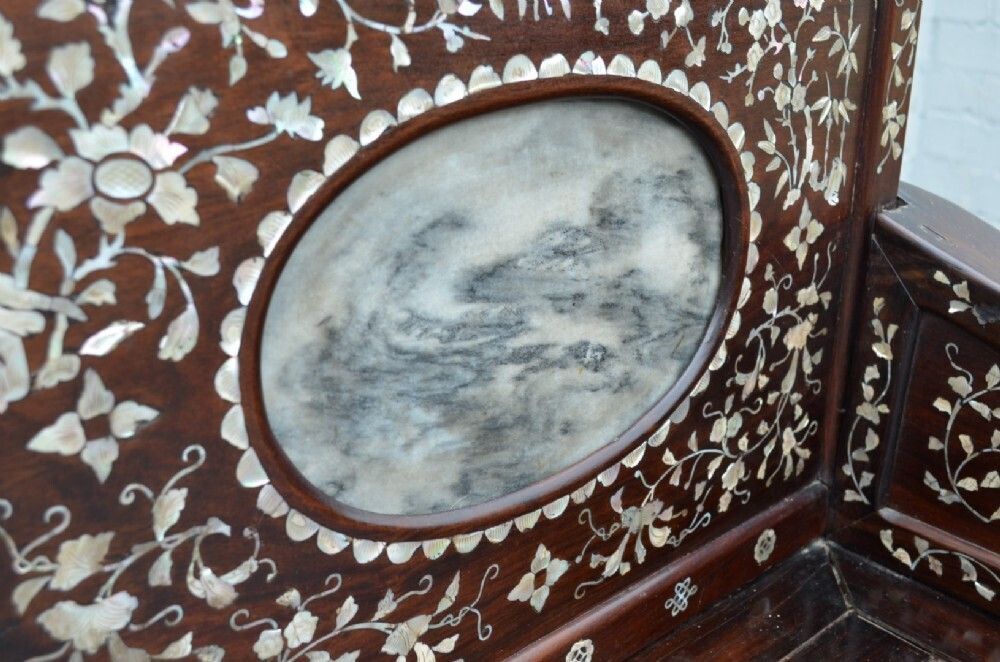 photo vintage Unusual Early 20th Century Large Chinese Export Bench Inlaid With Mother Of Pearl