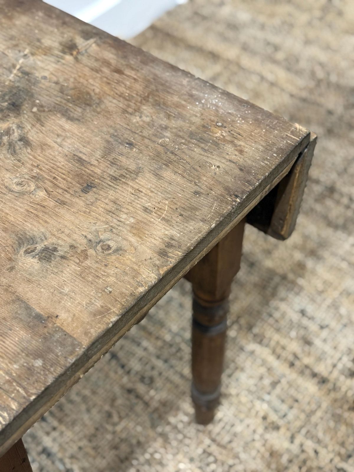 photo furniture Victorian Pine Farmhouse Table
