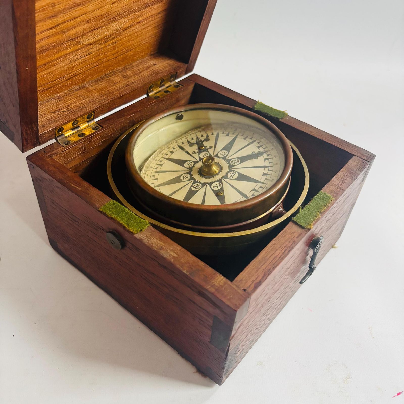 photo vinterior Antique Ottoman Qibla Compass | 19th Century Islamic Direction Finder In Oak Case/Glass Crack