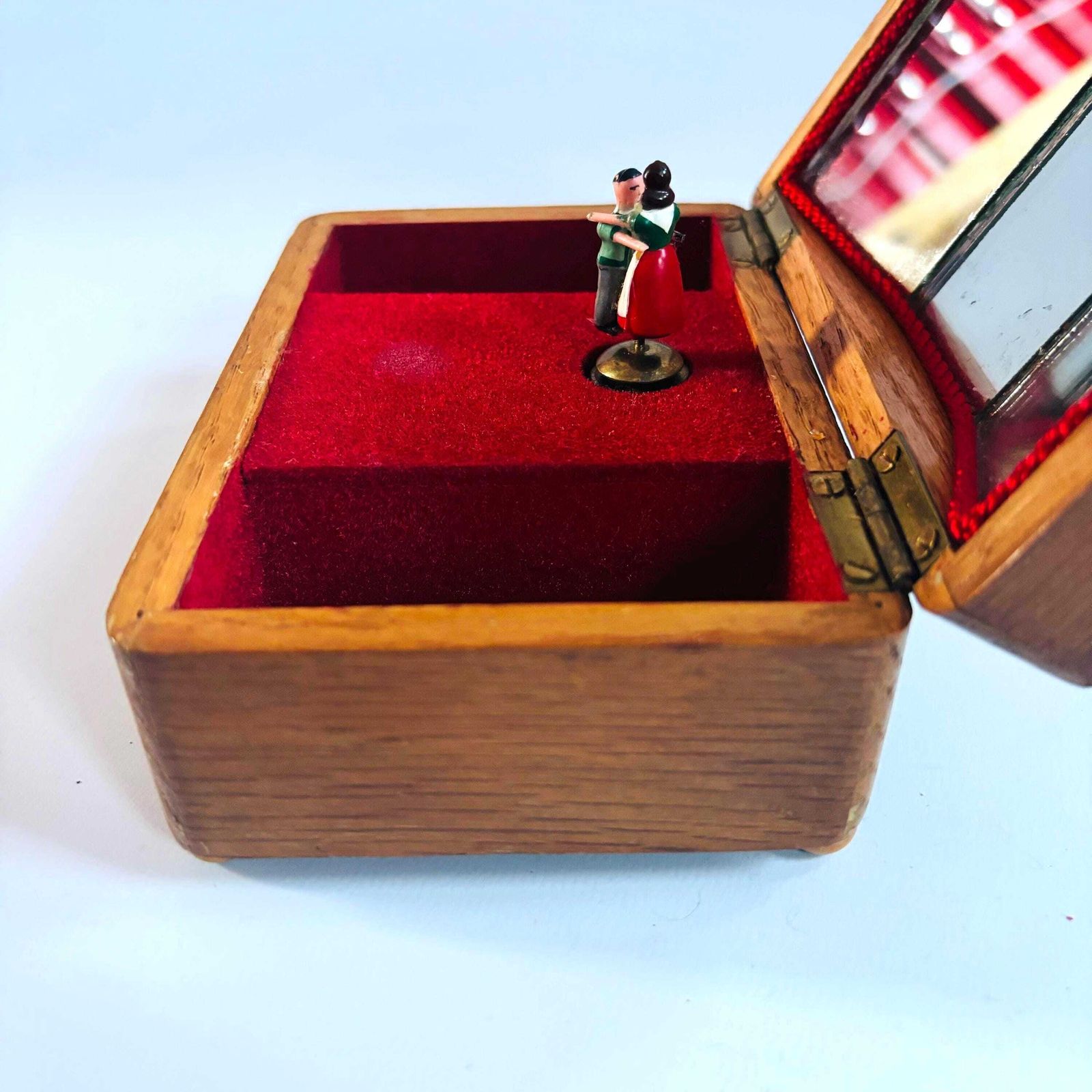 Vintage Reuge Style Musical Jewelry Box: Dancing Folk Couple, Thatched Cottage photo vintage
