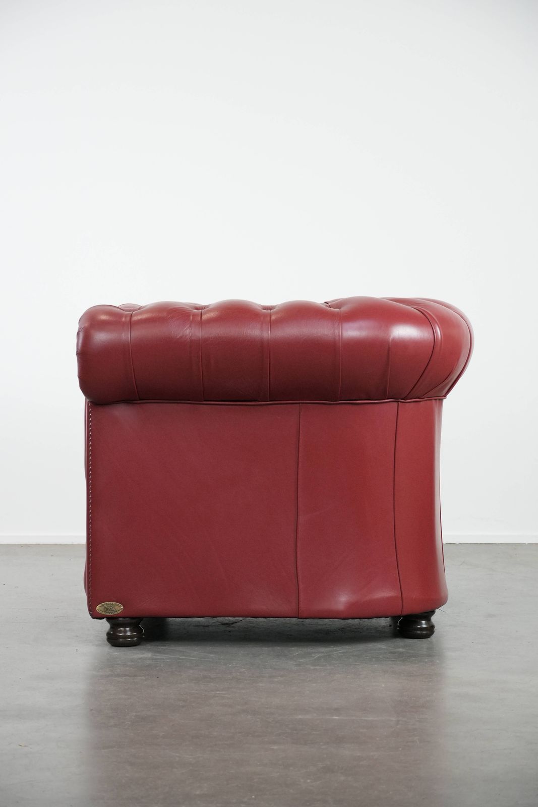 Engelse Chesterfield Fauteuil In Koeienhuid, Rood photo 960.0