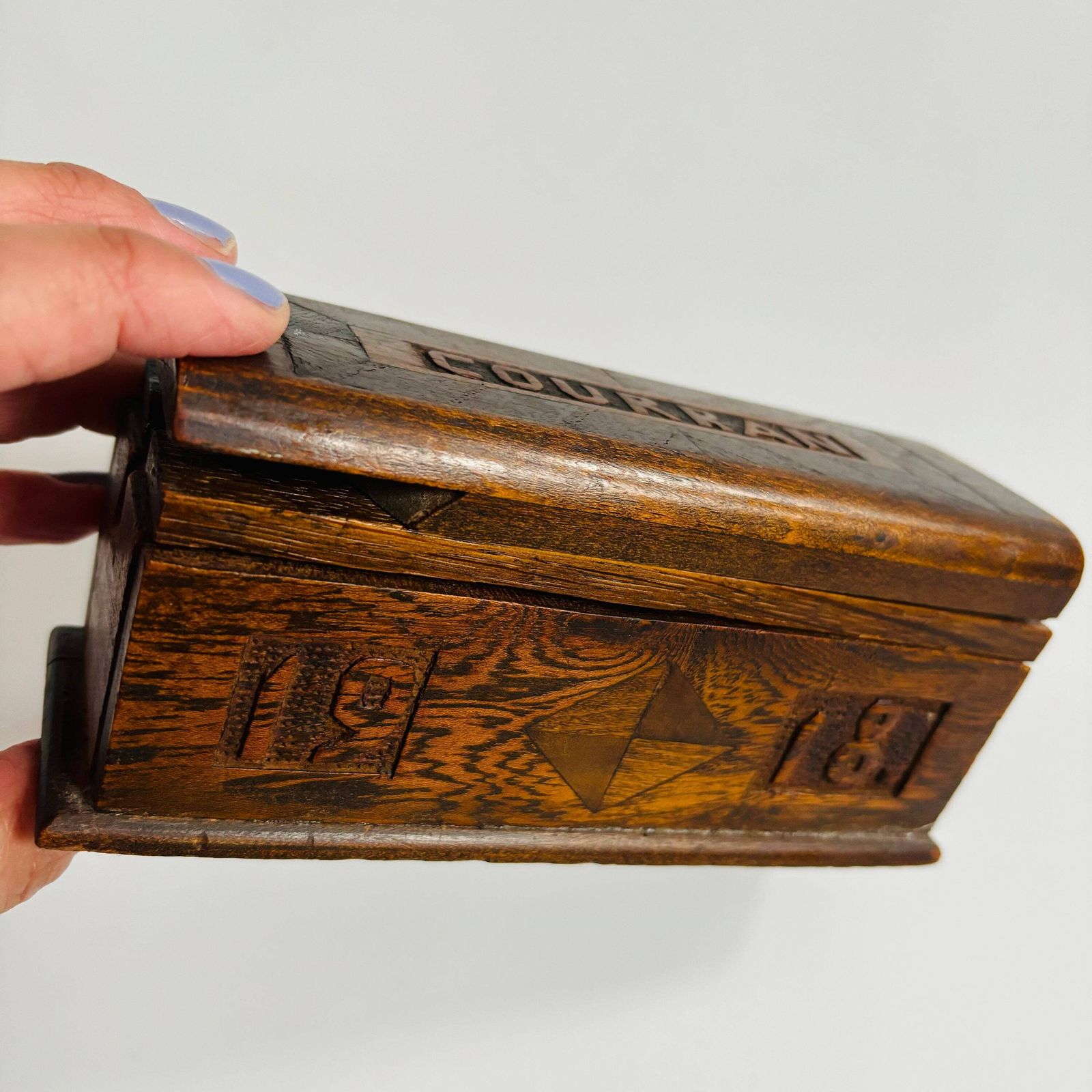 Antique Elm Wood Keepsake Box: 1918 French Tramp Art Folk Carving photo vinterior