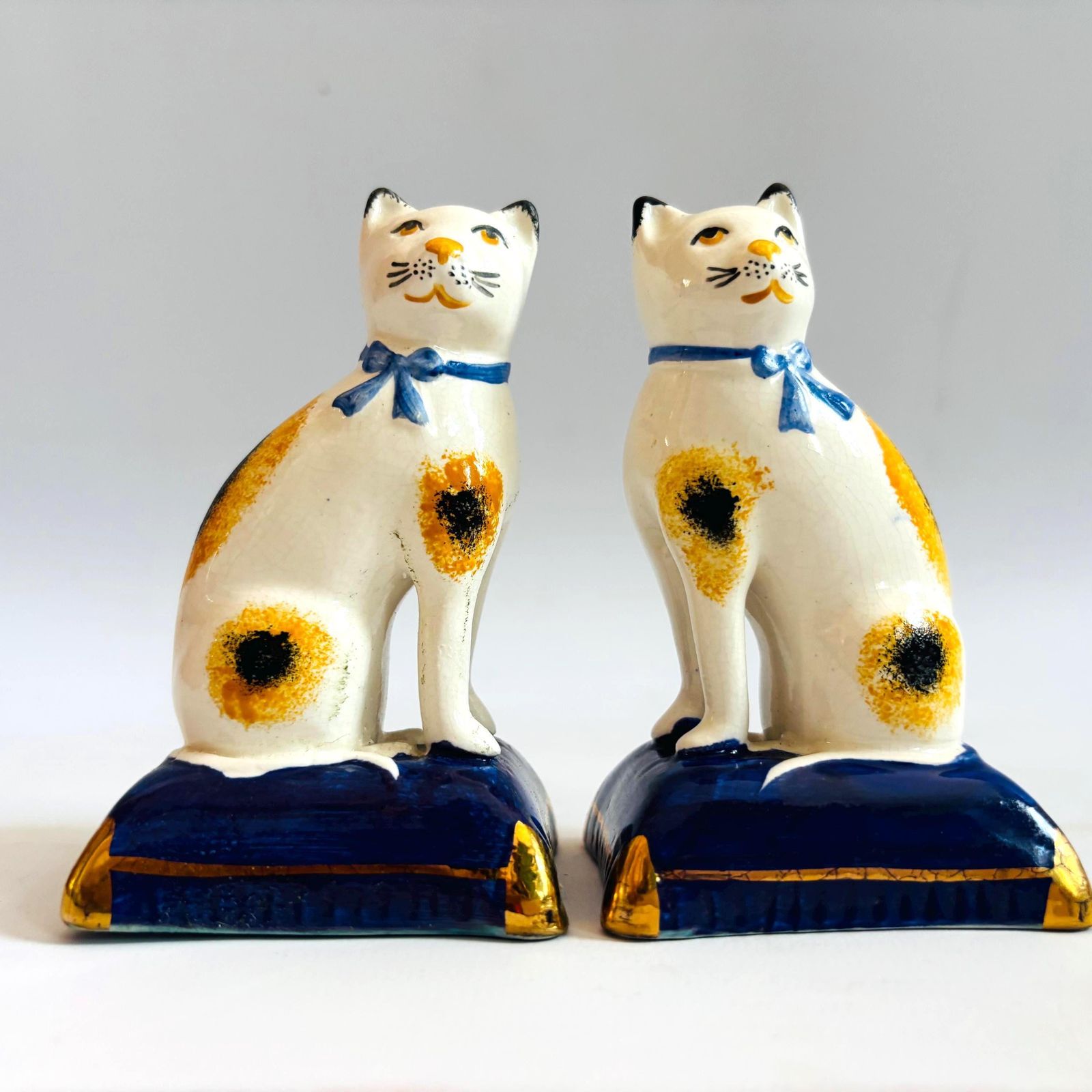 Mid Century Pair Of Staffordshire Style Unmarked Cats Pair Blue photo 119.0