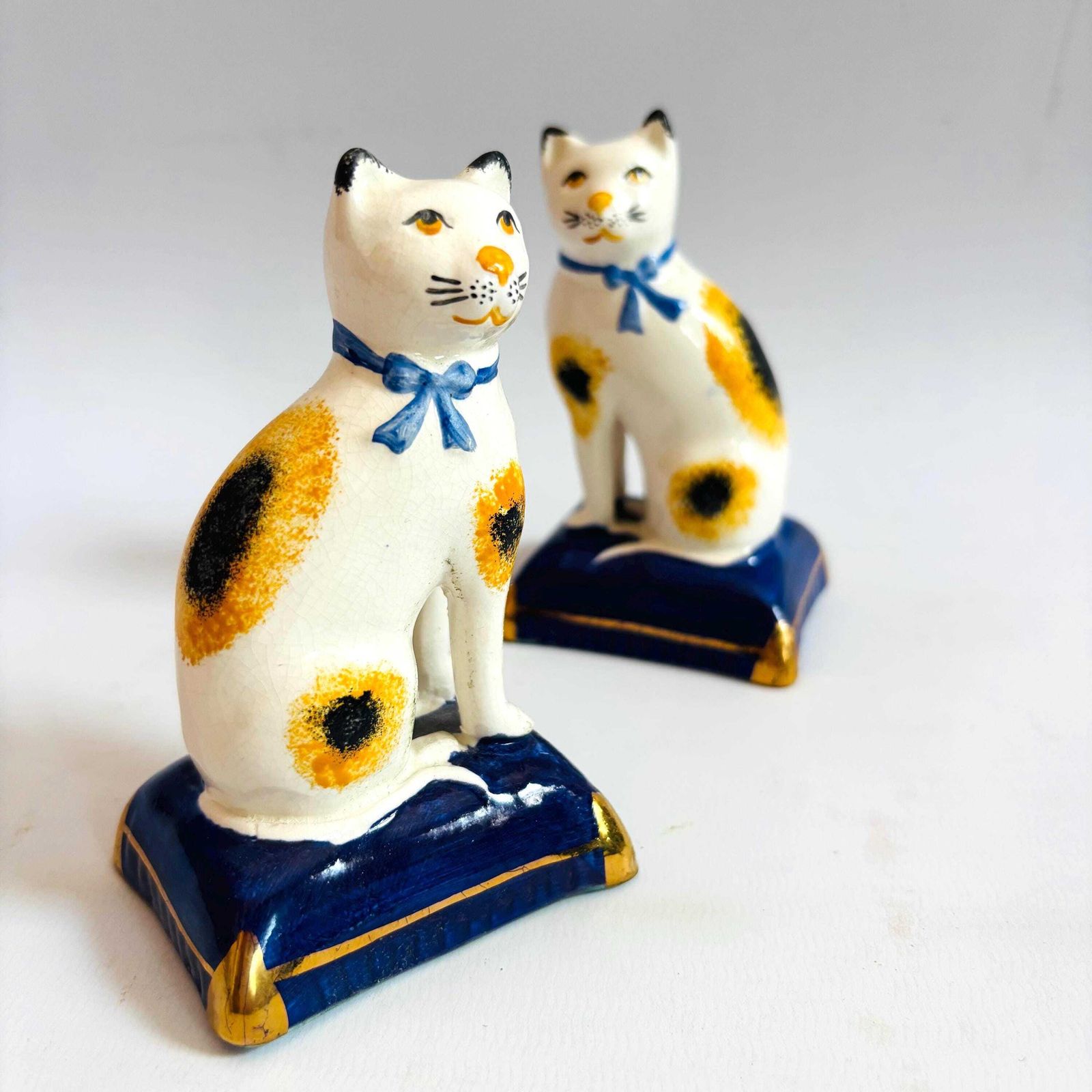 Mid Century Pair Of Staffordshire Style Unmarked Cats Pair Blue photo buy