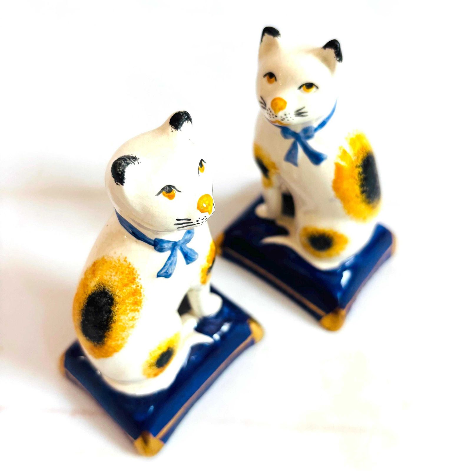 photo for sale Mid Century Pair Of Staffordshire Style Unmarked Cats Pair Blue