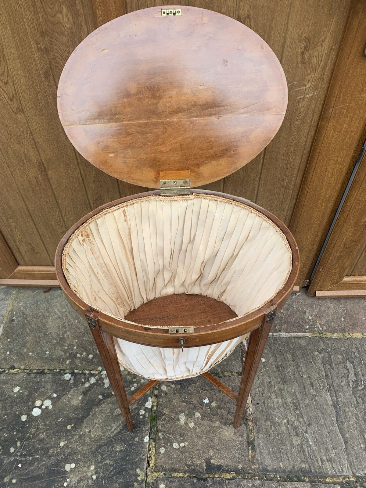 An 18th Century Satinwood And Cross Banded Ladies Sewing Table. photo 320.0