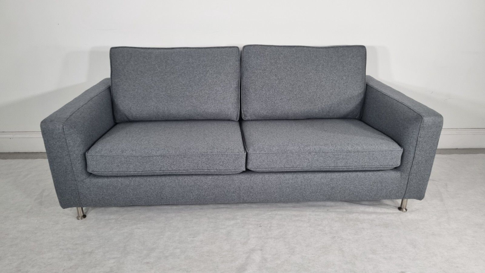 Minotti Sofa In Luxuriously Soft Mid Grey Wool Immaculate Condition photo for sale