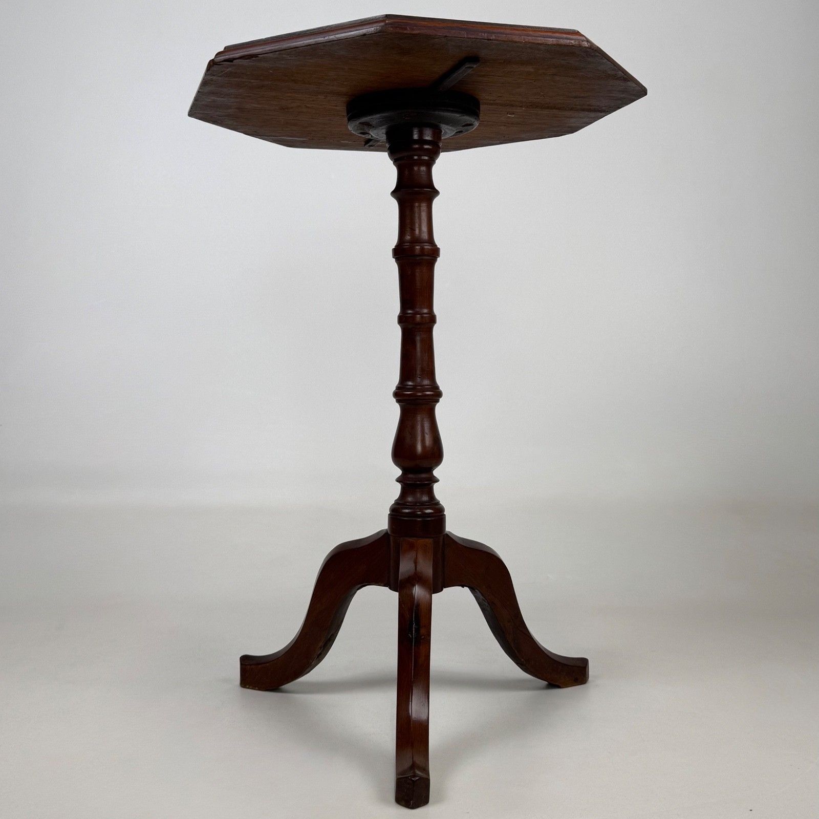 Antique 19th Century Small Octagonal Side Table In Mahogany