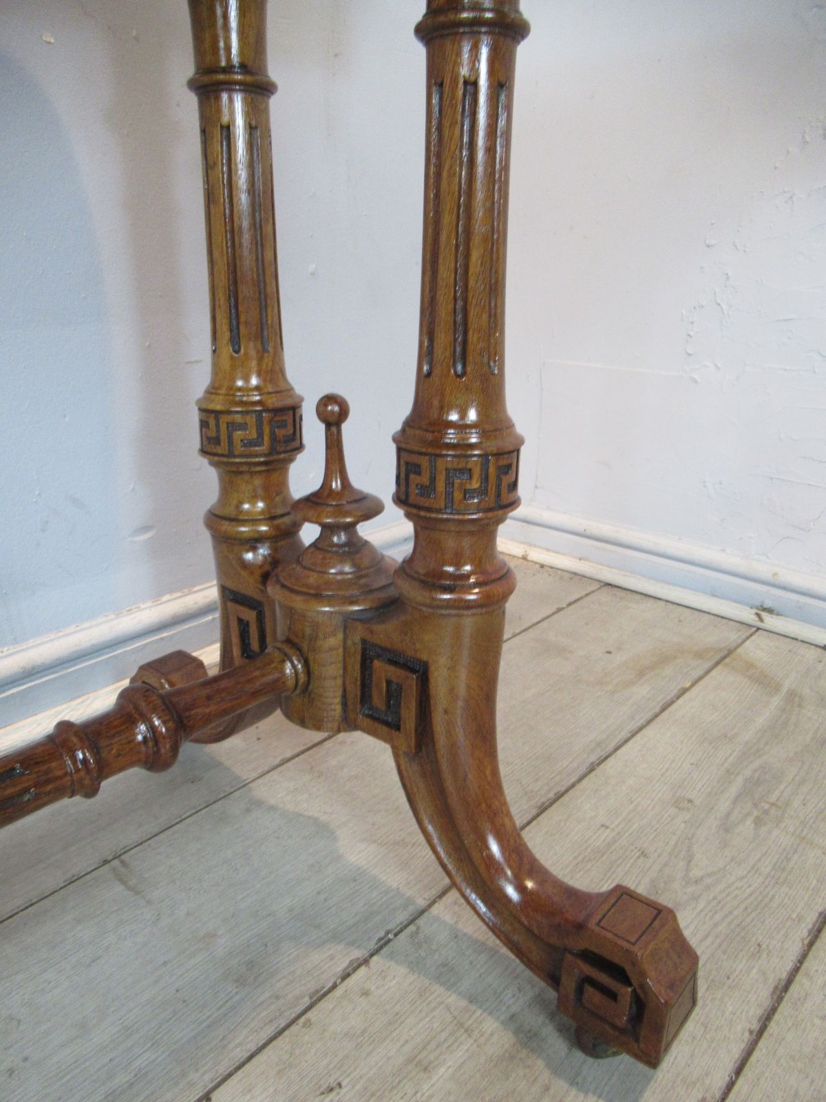 Quality   Victorian   Burr Oak   Side Table photo 950.0