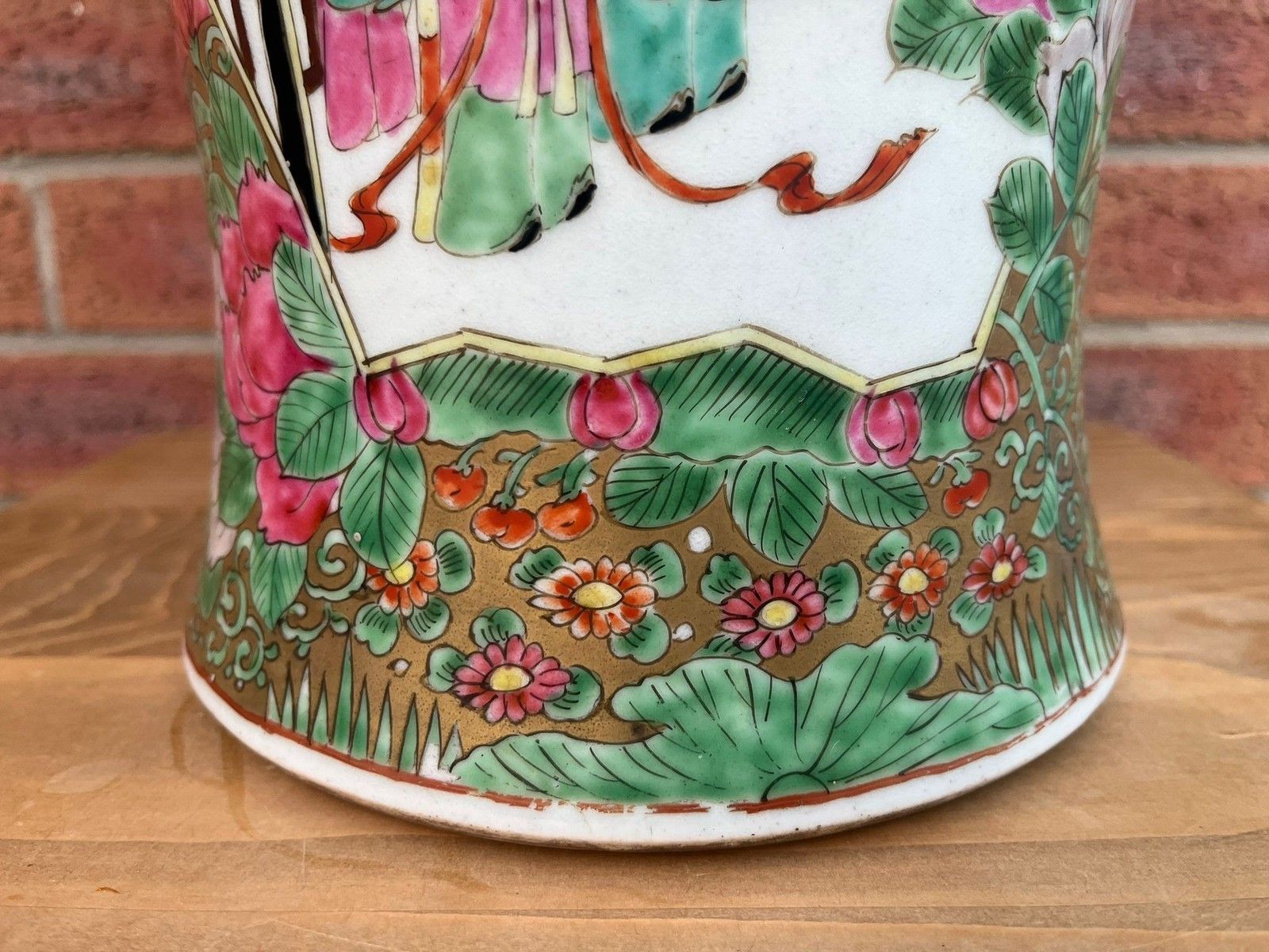 photo furniture Chinese Porcelain Large 67cm Hand Painted Famille Rose Vase & Wooden Lid Cover
