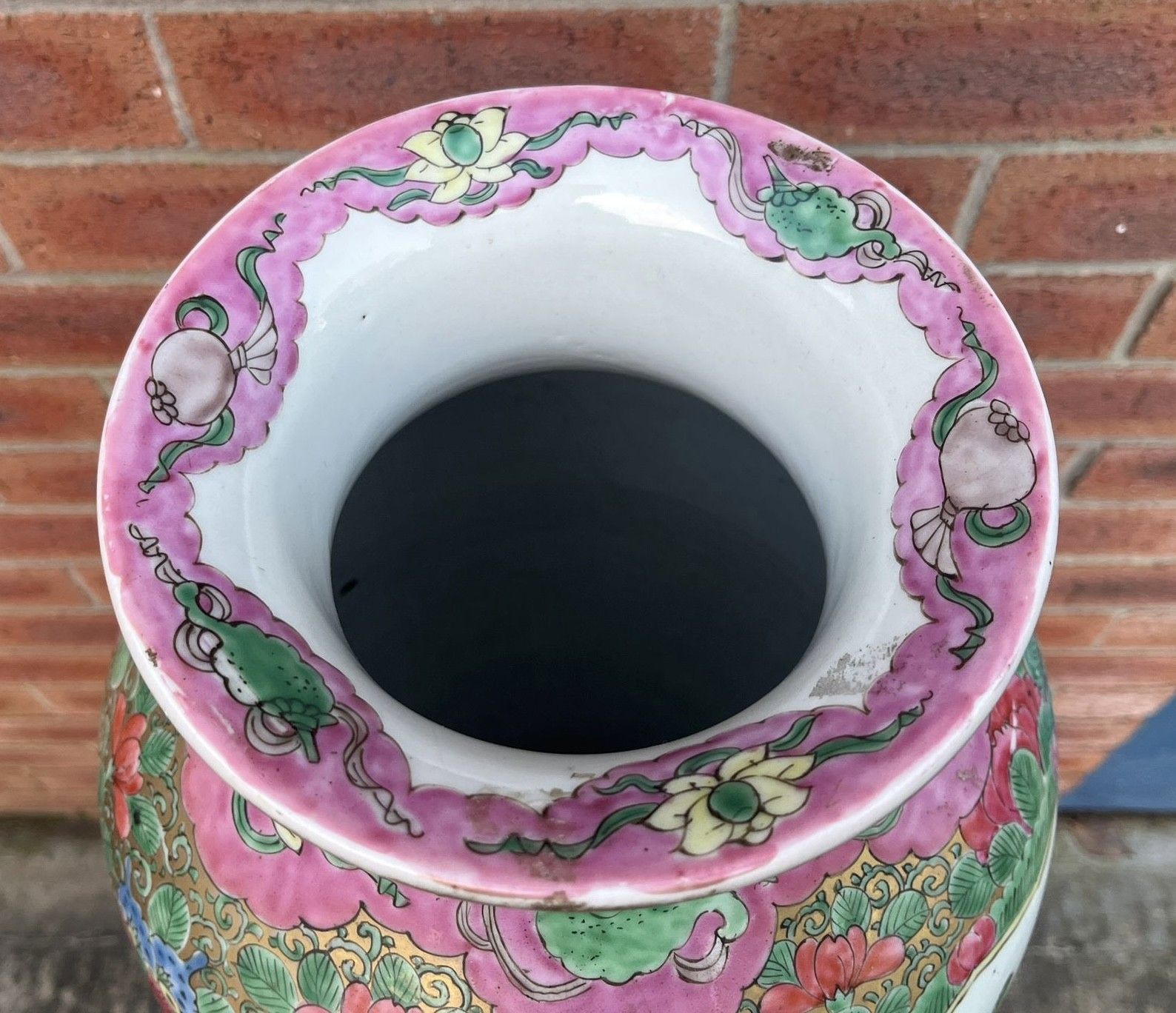 photo vinterior Chinese Porcelain Large 67cm Hand Painted Famille Rose Vase & Wooden Lid Cover