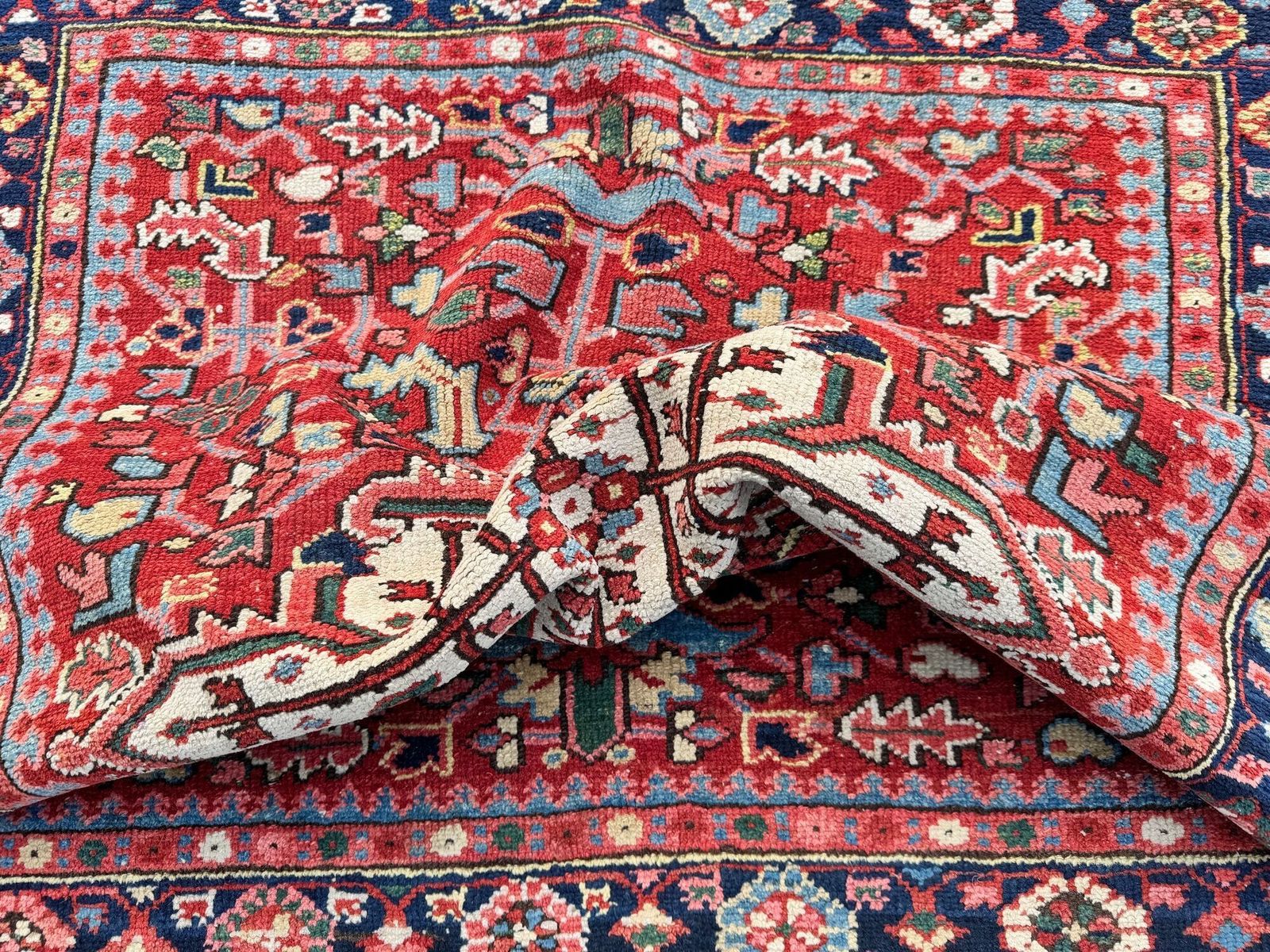 photo vinterior Antique Heriz Rug 1.28m X 1.15m