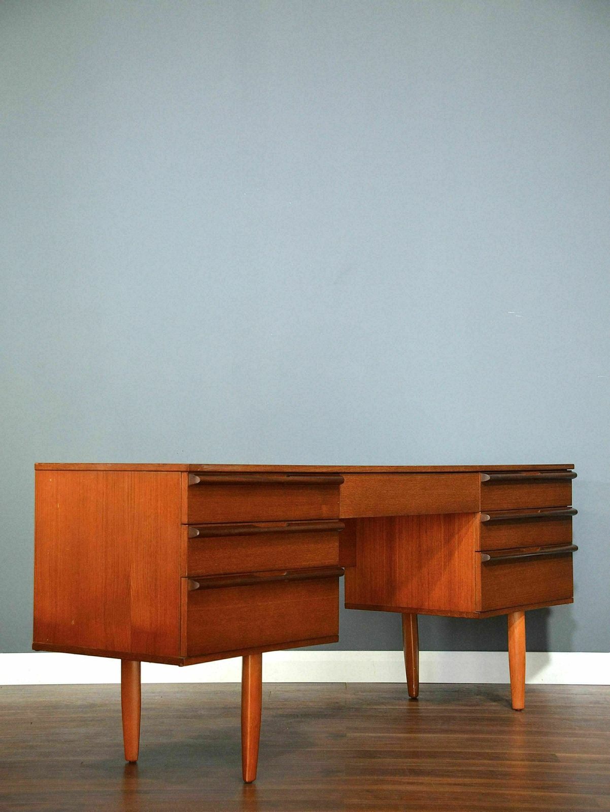 Vintage Avalon Mid Century Teak Desk / Dressing Table. Delivery. Modern / Danish Style. photo furniture