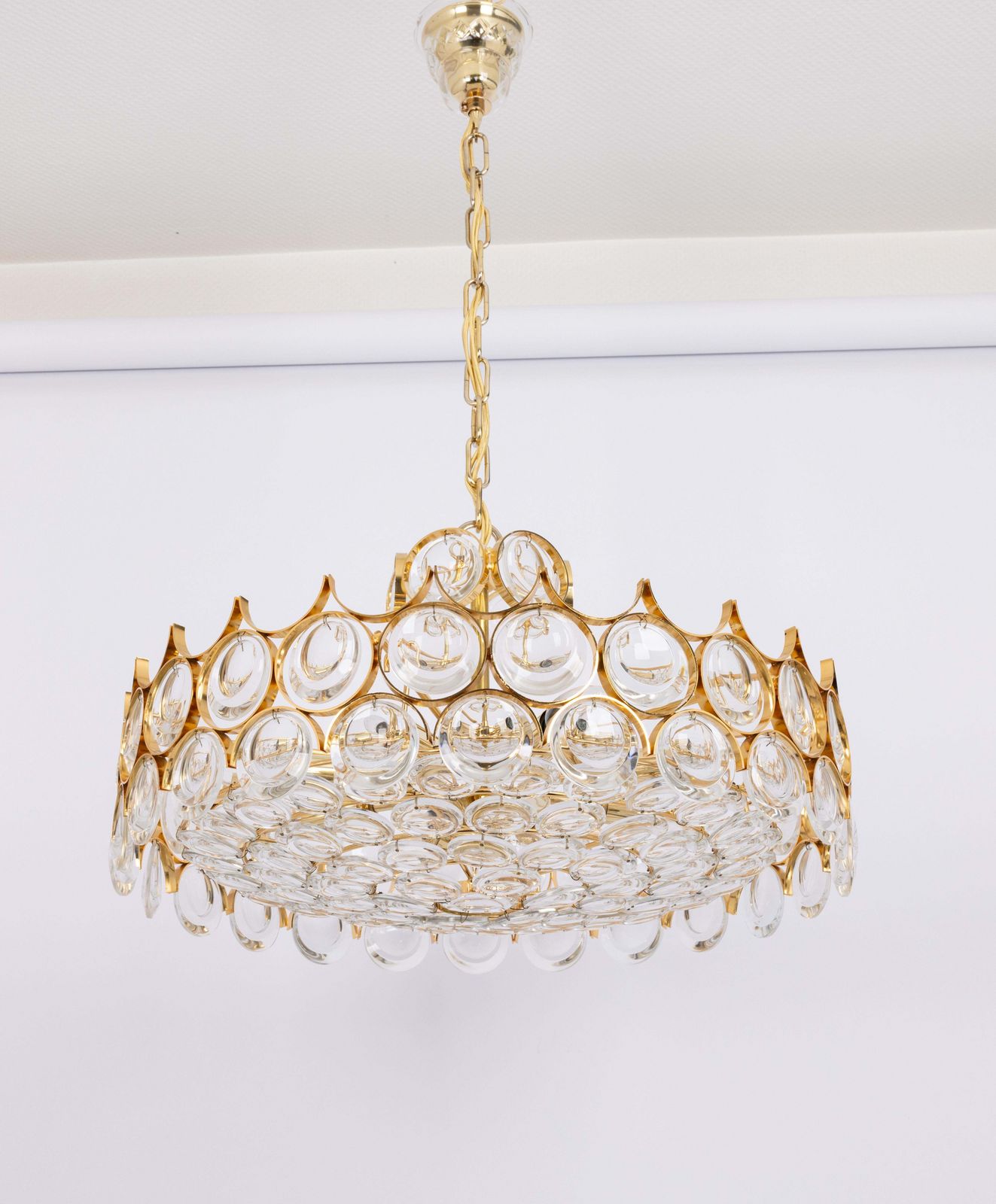 photo vinterior Large Gilt Brass Crystal Chandelier By Palwa, Sciolari Design, Germany, 1970s