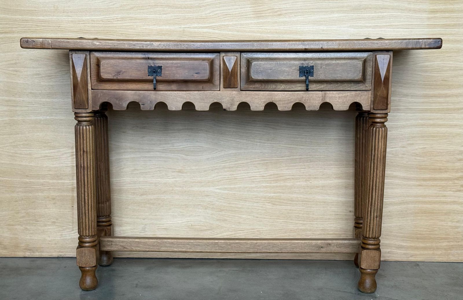 Early 20th Century Spanish Carved Light Walnut Console Table With Fluted Legs photo for sale
