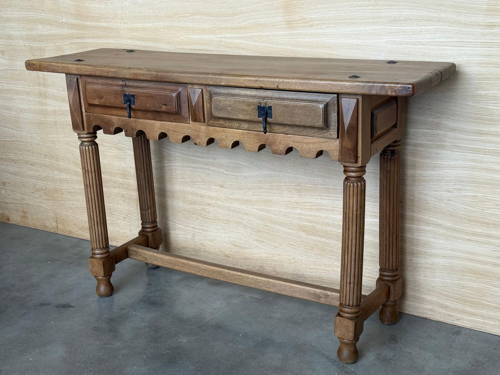 Early 20th Century Spanish Carved Light Walnut Console Table With Fluted Legs photo 2448.0