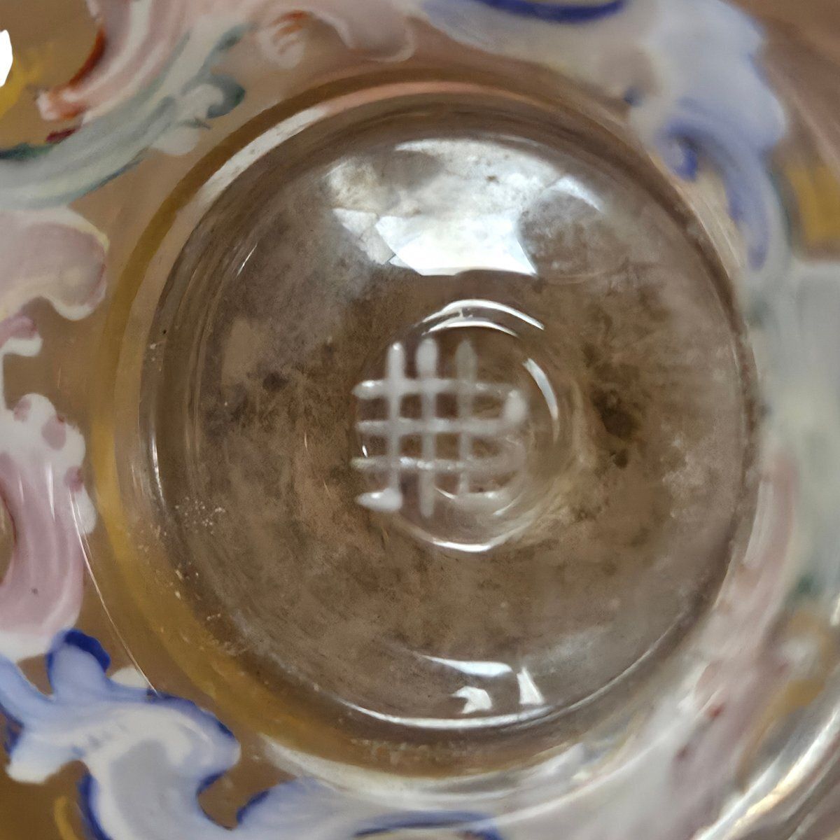 photo furniture Petit vase d'époque en verre émaillé, Vienne, fin du XIXe siècle