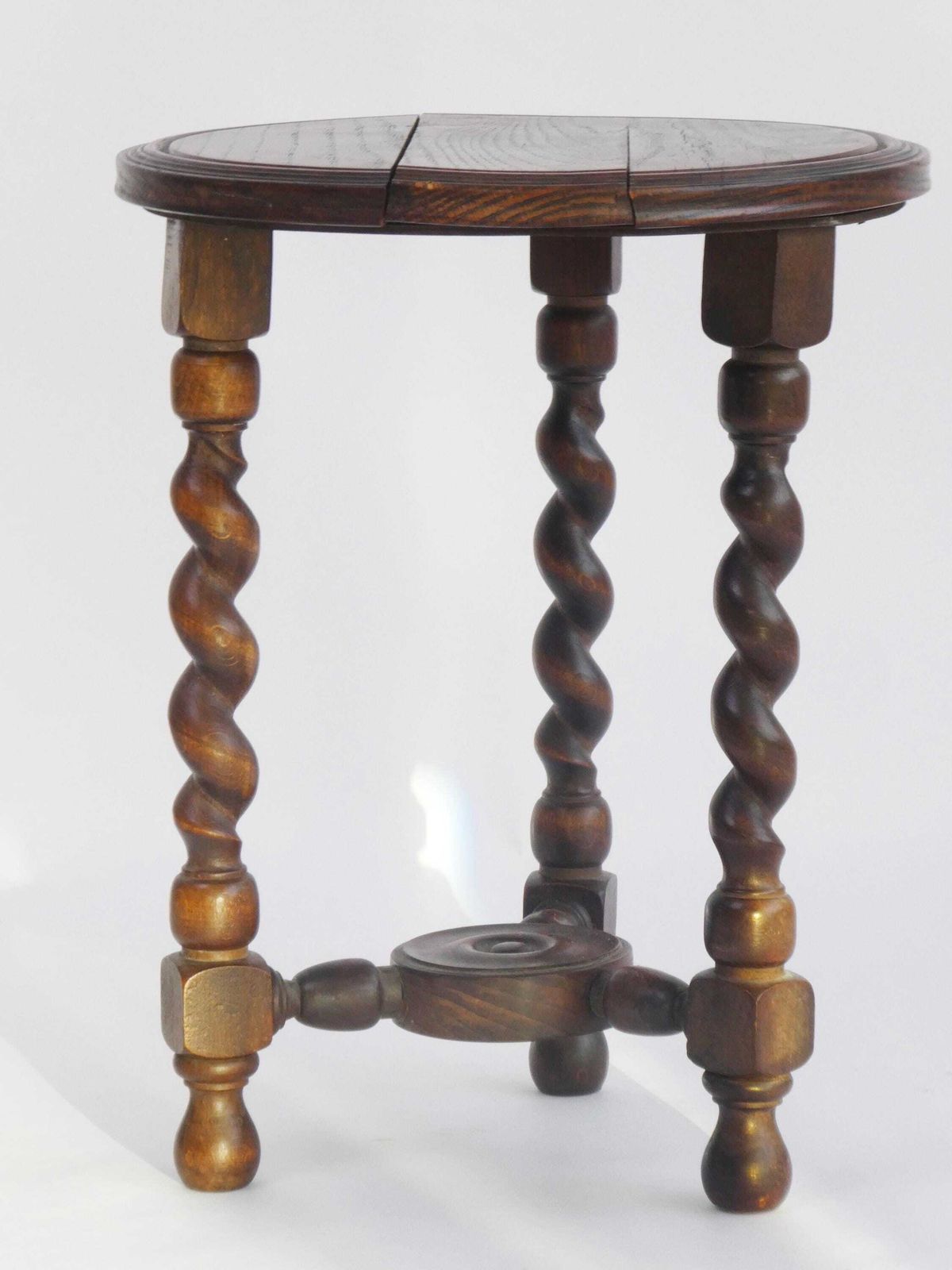 Antique Round Barley Twist Wooden Table, Small Plant Stand With Turned Legs, Farmhouse Decor photo vinterior