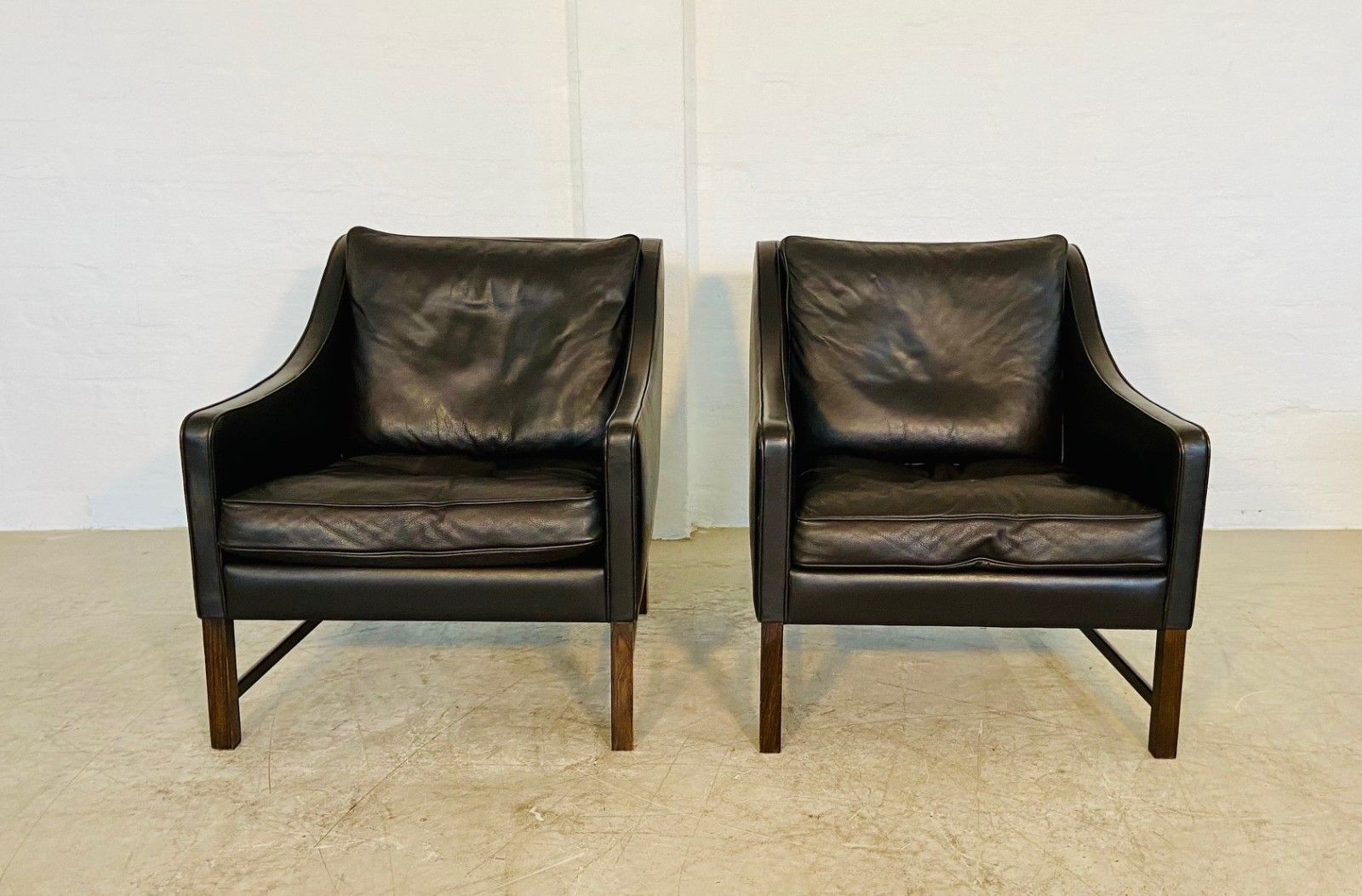 Mid Century Fredrik Kayser Leather & Rosewood Lounge Chairs – Brown Leather photo vinterior