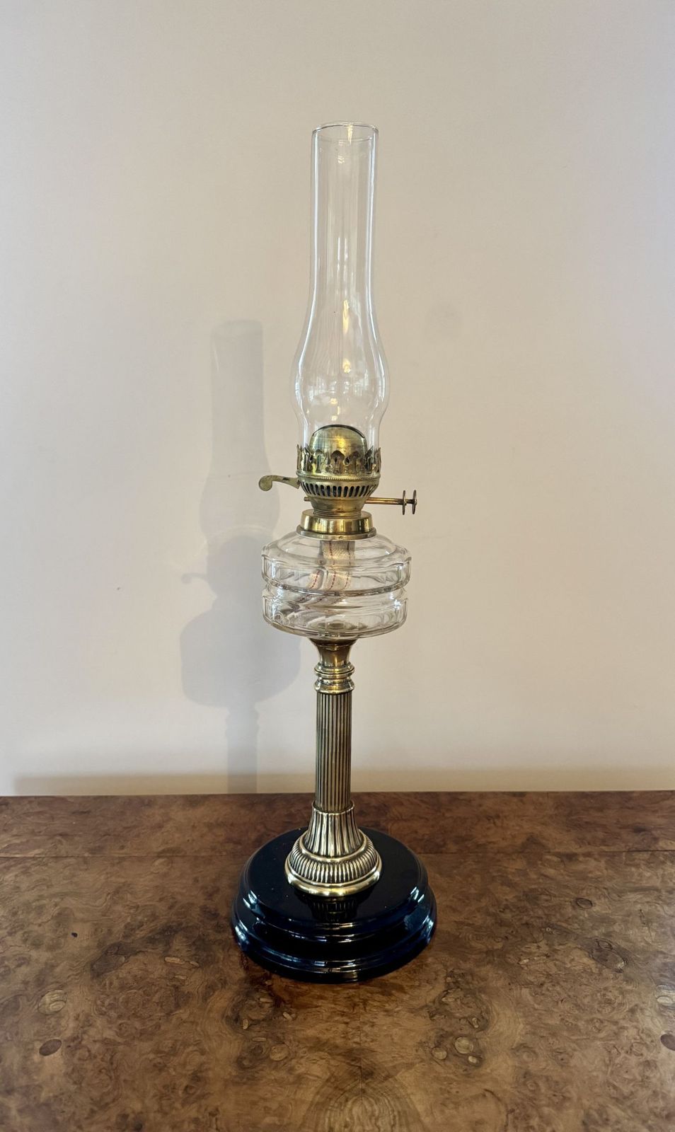Stunning Quality Victorian Oil Lamp photo vinterior