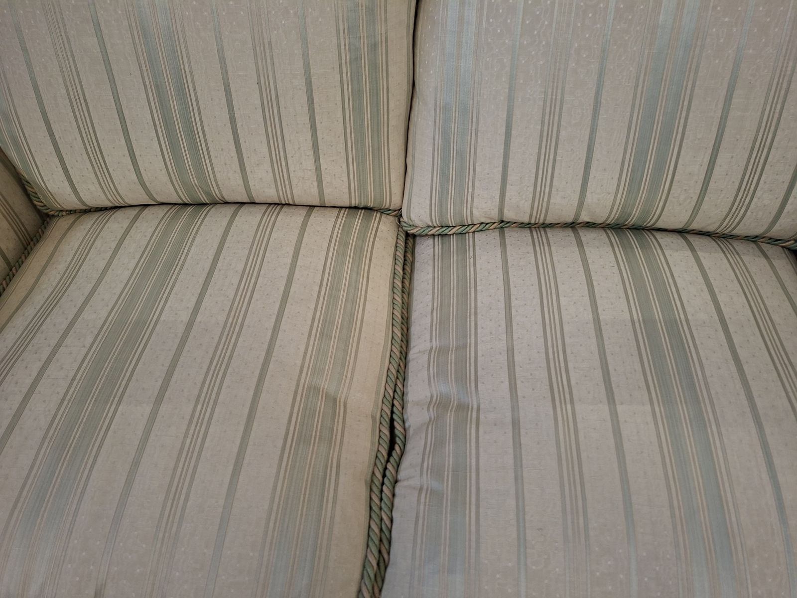 Coppia Di Divani Vintage In Seta Di San Leucio – Anni '80 photo furniture