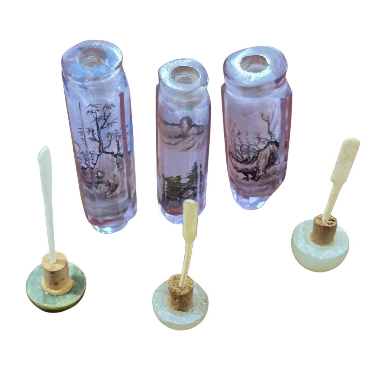 Ensemble de trois tabatières chinoises en verre taillé à décor peint - début du XXe siècle photo vinterior