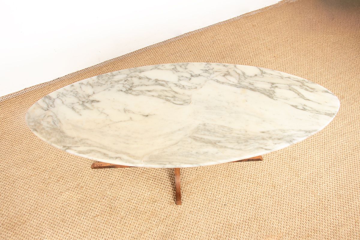 photo vintage Table basse ovale en marbre de Carrare et palissandre, par Hugues Poignant, 1960