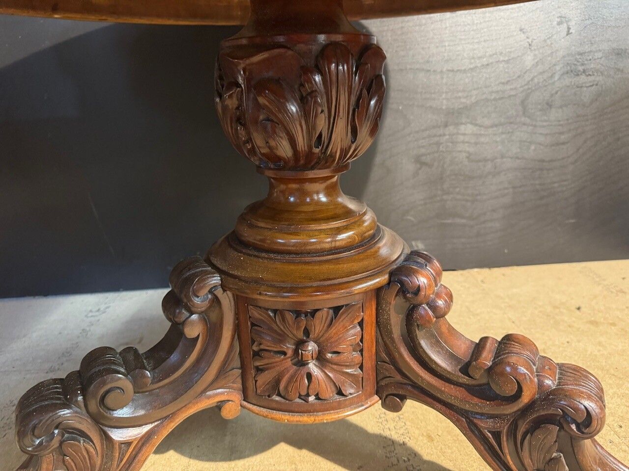 photo furniture French Round Gueridon Centre Table