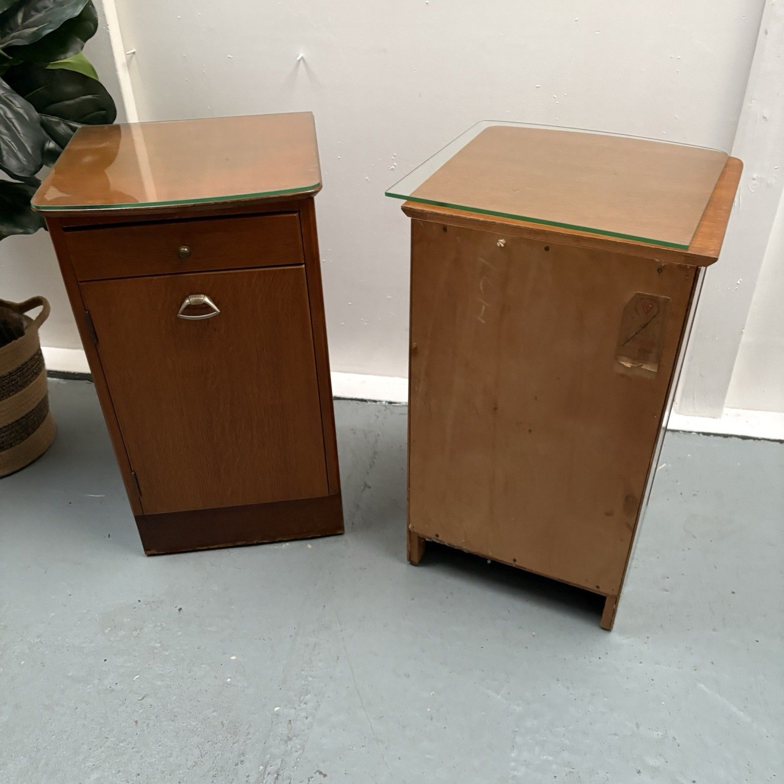 photo vinterior Pair Of Lebus Bedside Cabinet / Art Deco Oak Style Pot Cupboard
