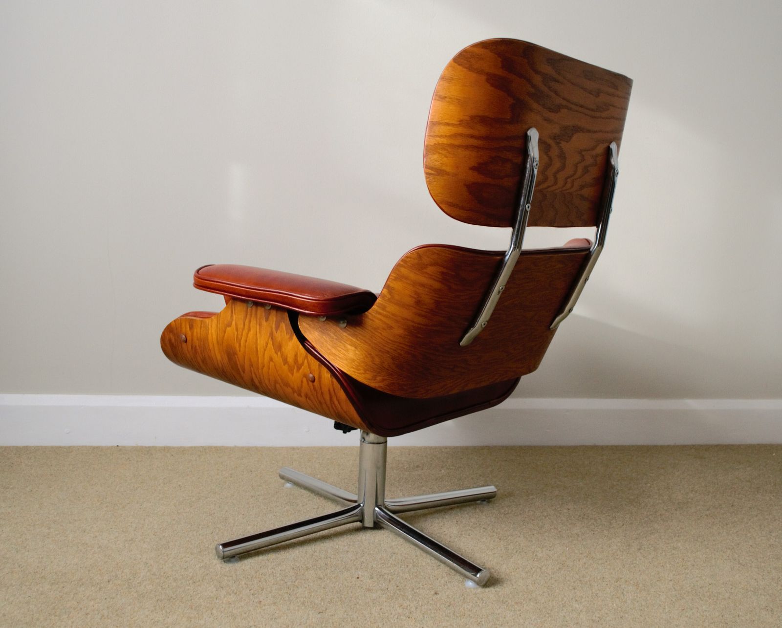 Restored 1980s Licensed Charles Eames Lounge Chair For Plycraft USA, Featuring Tilt/Height Adjustments, Tan Aniline Leather & Ash Shells photo Furniture
