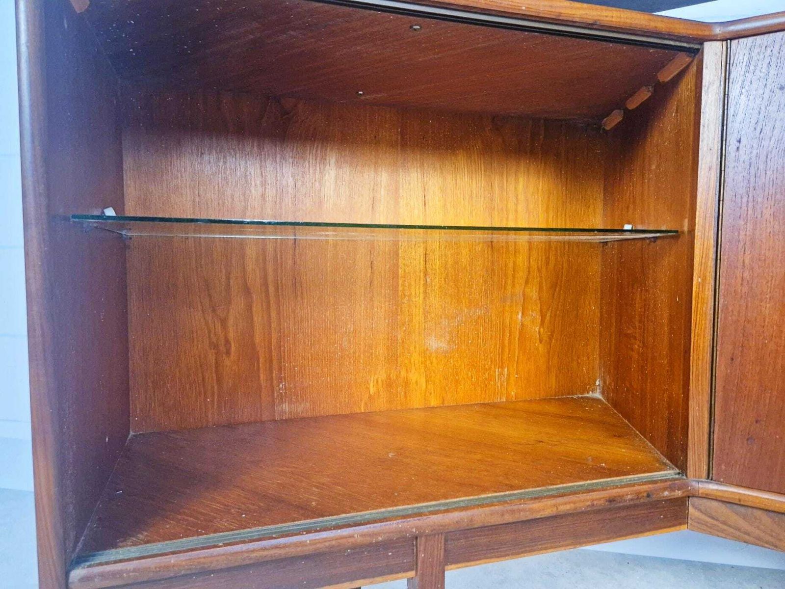 photo vinterior Turnridge Of London Vintage Mid Century Medium Teak 1960s Angled Cocktail Bar Pg010