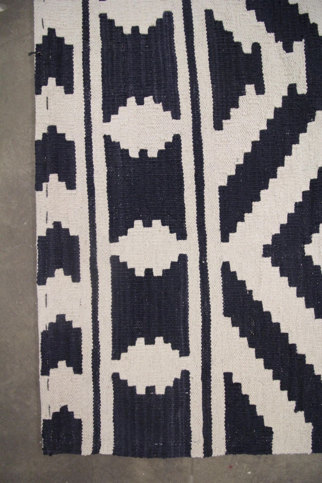 Modern Kilim Rugs Abstract Geometric Aztec Kilim Wool White Black Rug photo vintage